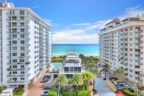 Townhouse in Surfside, Florida 4 bedrooms, 335.01 sq.m. № 2061845 - photo 6