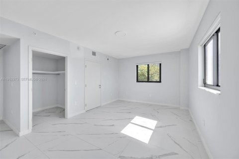 Appartement à louer à North Miami, Floride: 2 chambres, 95.22 m2 № 2008499 - photo 14