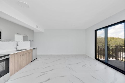 Appartement à louer à North Miami, Floride: 2 chambres, 95.22 m2 № 2008499 - photo 6