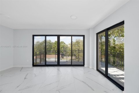 Appartement à louer à North Miami, Floride: 2 chambres, 95.22 m2 № 2008499 - photo 5