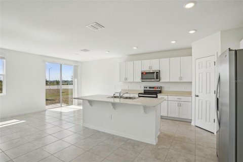 Villa ou maison à vendre à Poinciana, Floride: 4 chambres, 184.69 m2 № 1767863 - photo 10