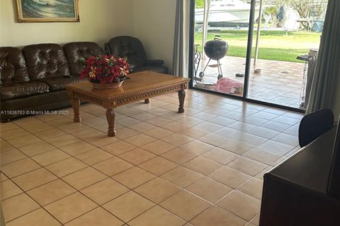 House in Miami, Florida 4 bedrooms, 190.45 sq.m. № 1797561 - photo 4