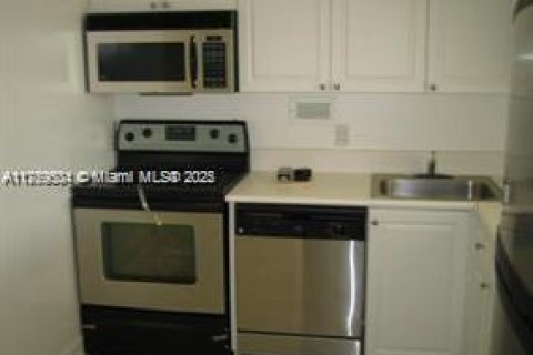 Condominio en venta en North Bay Village, Florida, 1 dormitorio, 75.9 m2 № 1860936 - foto 1