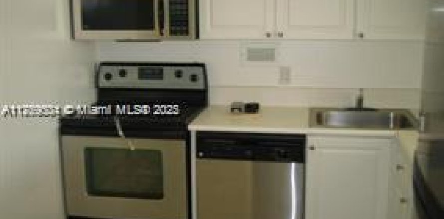 Condominio en North Bay Village, Florida, 1 dormitorio № 1860936