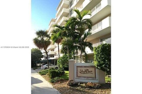 Condominio en venta en North Bay Village, Florida, 1 dormitorio, 75.9 m2 № 1860936 - foto 8