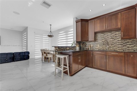 Condominio en venta en Miramar, Florida, 3 dormitorios, 124.49 m2 № 1788551 - foto 10