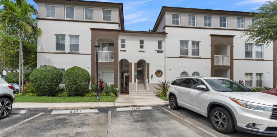 Condo in Miramar, Florida, 3 bedrooms № 1788551