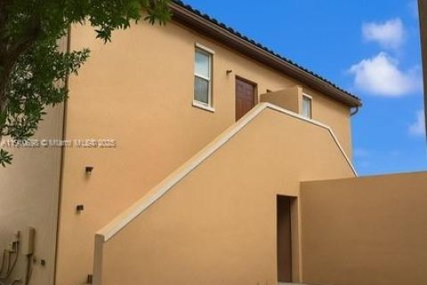 Townhouse in Miami, Florida 5 bedrooms, 214.79 sq.m. № 2013365 - photo 3