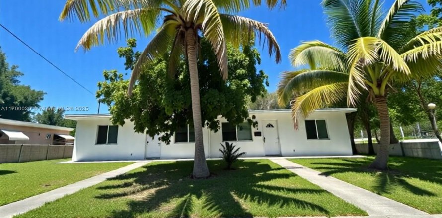 Propiedad comercial en North Miami Beach, Florida 127.74 m2 № 1974261