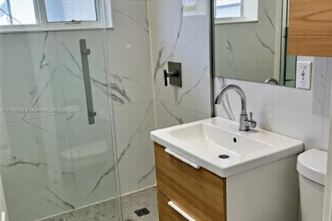 Propiedad comercial en venta en North Miami Beach, Florida, 127.74 m2 № 1974261 - foto 4