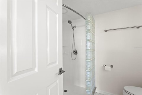 Condo in Saint Petersburg, Florida, 2 bedrooms № 2215140 - photo 26