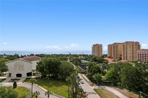 Condo in Saint Petersburg, Florida, 2 bedrooms № 2215140 - photo 9