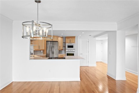 Condo in Saint Petersburg, Florida, 2 bedrooms № 2215140 - photo 17