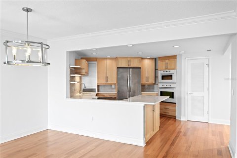 Condo in Saint Petersburg, Florida, 2 bedrooms № 2215140 - photo 14