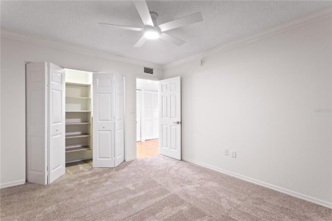 Condo in Saint Petersburg, Florida, 2 bedrooms № 2215140 - photo 30