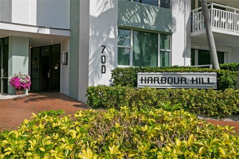 Condo in Saint Petersburg, Florida, 2 bedrooms  № 2215140