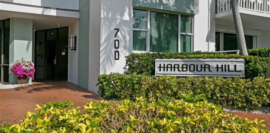 Condo in Saint Petersburg, Florida, 2 bedrooms № 2215140