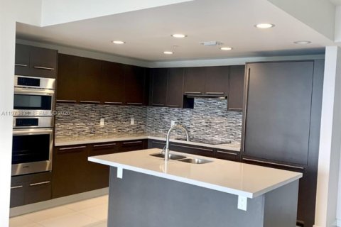 Copropriété à louer à Doral, Floride: 3 chambres, 115.57 m2 № 2036598 - photo 4