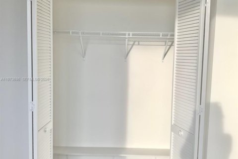 Copropriété à louer à Doral, Floride: 3 chambres, 115.57 m2 № 2036598 - photo 14