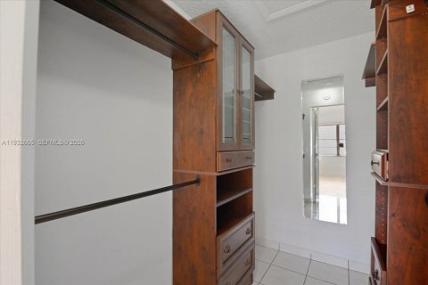 Condominio en alquiler en Miami, Florida, 2 dormitorios, 102.84 m2 № 2003410 - foto 21