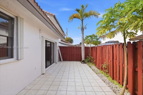 Condominio en alquiler en Miami, Florida, 2 dormitorios, 102.84 m2 № 2003410 - foto 27