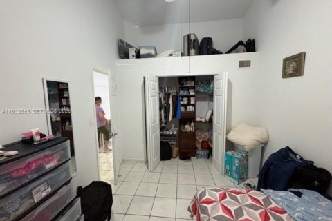 Condo in Miami, Florida, 2 bedrooms  № 2003410 - photo 14