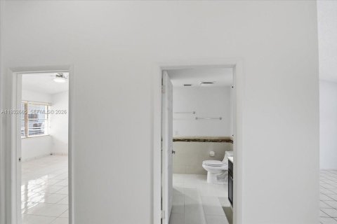 Condominio en alquiler en Miami, Florida, 2 dormitorios, 102.84 m2 № 2003410 - foto 20