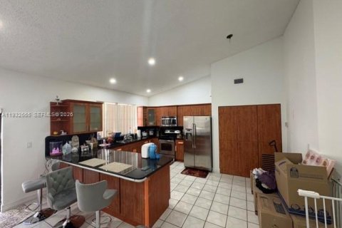 Condo in Miami, Florida, 2 bedrooms  № 2003410 - photo 4