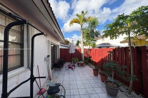 Condo in Miami, Florida, 2 bedrooms  № 2003410 - photo 16