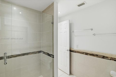 Condominio en alquiler en Miami, Florida, 2 dormitorios, 102.84 m2 № 2003410 - foto 24