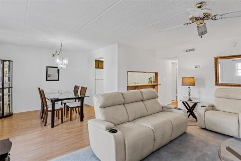 Copropriété à vendre à Largo, Floride: 2 chambres, 91.69 m2 № 2166084 - photo 4