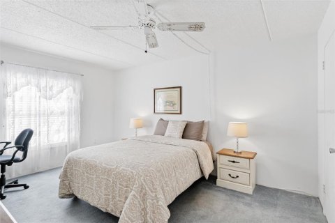 Copropriété à vendre à Largo, Floride: 2 chambres, 91.69 m2 № 2166084 - photo 12
