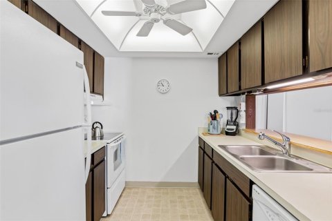 Copropriété à vendre à Largo, Floride: 2 chambres, 91.69 m2 № 2166084 - photo 8