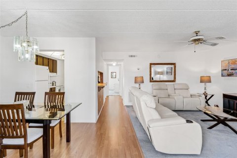 Copropriété à vendre à Largo, Floride: 2 chambres, 91.69 m2 № 2166084 - photo 2