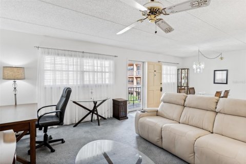 Copropriété à vendre à Largo, Floride: 2 chambres, 91.69 m2 № 2166084 - photo 3