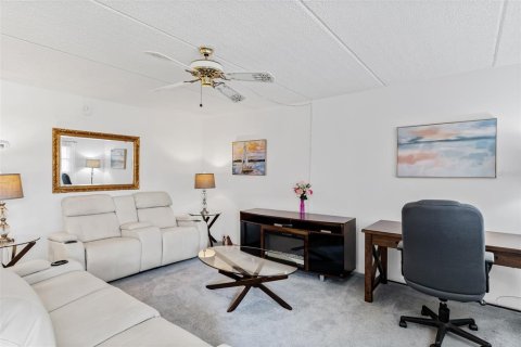 Copropriété à vendre à Largo, Floride: 2 chambres, 91.69 m2 № 2166084 - photo 11