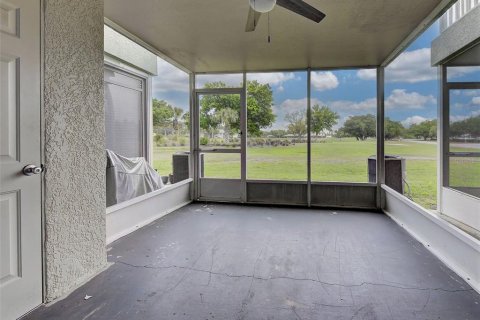 Townhouse in Punta Gorda, Florida 2 bedrooms, 102.75 sq.m. № 2230082 - photo 19