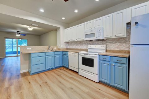Townhouse in Punta Gorda, Florida 2 bedrooms, 102.75 sq.m. № 2230082 - photo 2