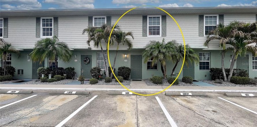 Townhouse in Punta Gorda, Florida 2 bedrooms, 102.75 sq.m. № 2230082