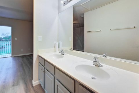 Townhouse in Punta Gorda, Florida 2 bedrooms, 102.75 sq.m. № 2230082 - photo 17