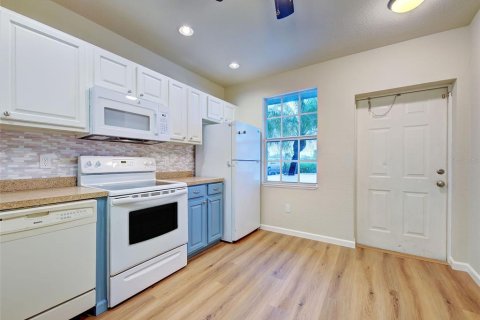 Townhouse in Punta Gorda, Florida 2 bedrooms, 102.75 sq.m. № 2230082 - photo 3