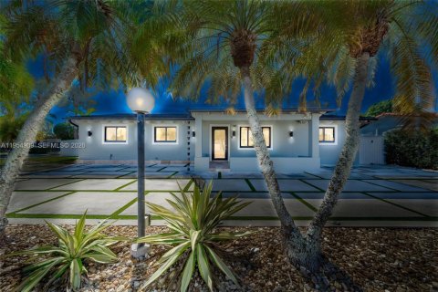 House in Miami, Florida 4 bedrooms, 139.63 sq.m. № 2010551 - photo 4