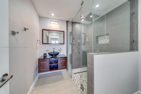 House in Miami, Florida 4 bedrooms, 139.63 sq.m. № 2010551 - photo 28