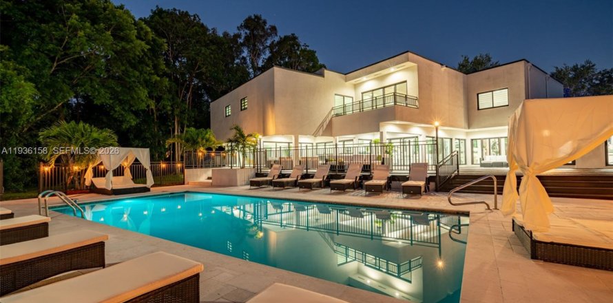 Casa en Plantation, Florida 9 dormitorios, 797.29 m2 № 2267708