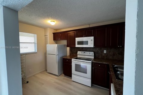 Copropriété à louer à Coral Springs, Floride: 2 chambres, 75.72 m2 № 2042739 - photo 4