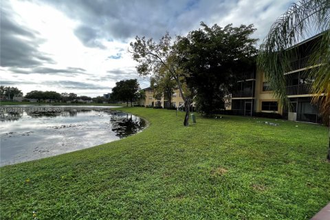 Copropriété à louer à Coral Springs, Floride: 2 chambres, 75.72 m2 № 2042739 - photo 14