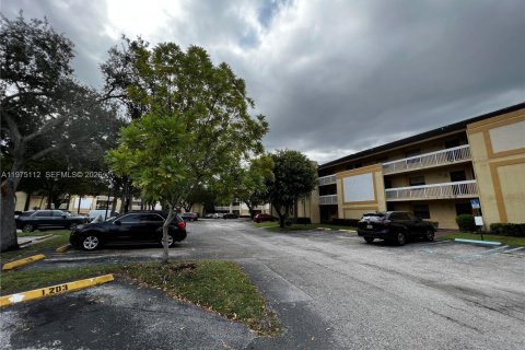 Copropriété à louer à Coral Springs, Floride: 2 chambres, 75.72 m2 № 2042739 - photo 2