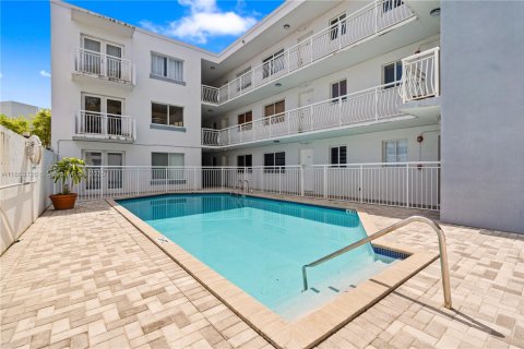 Condo in Miami, Florida, 1 bedroom  № 1889753 - photo 20