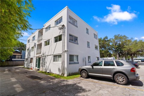 Condo in Miami, Florida, 1 bedroom  № 1889753 - photo 18