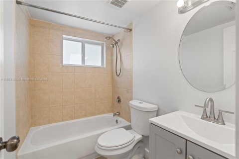 Condo in Miami, Florida, 1 bedroom  № 1889753 - photo 14